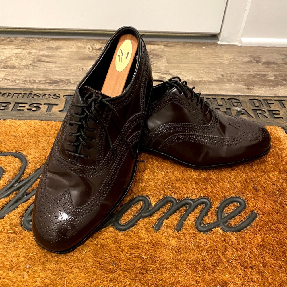 Wingtip shoes burgundy